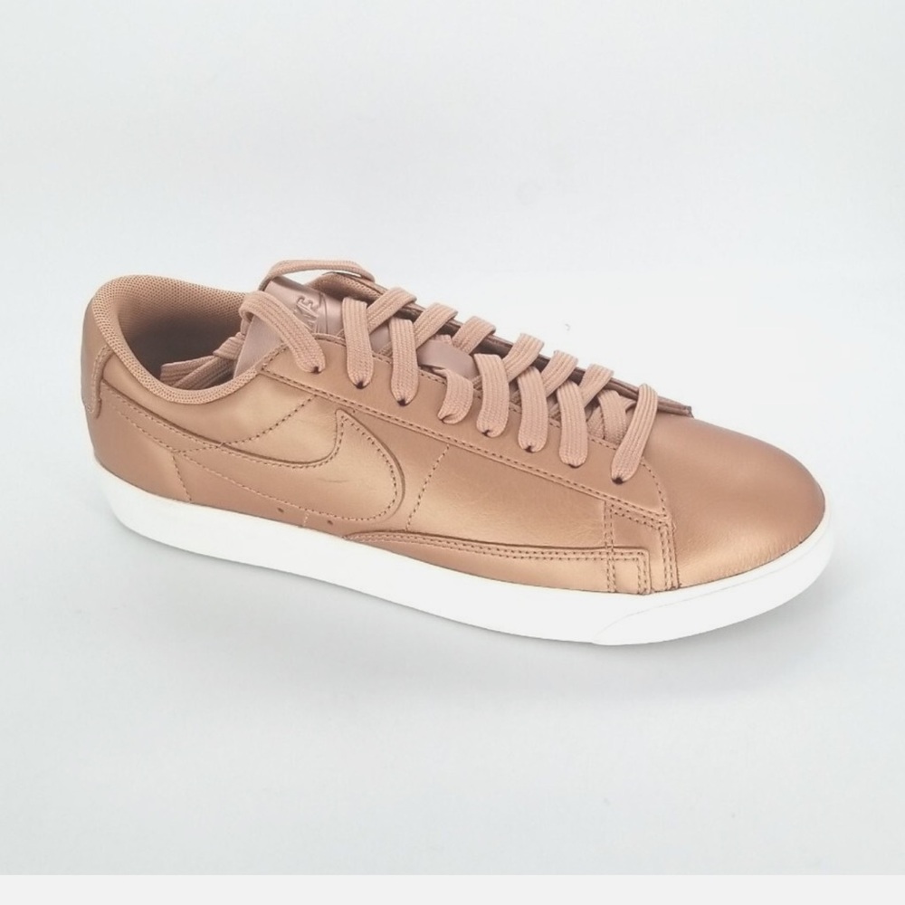 Nike Womens Blazer Low LE Sneakers
